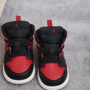 Jordan 1 mid toddler size 4c